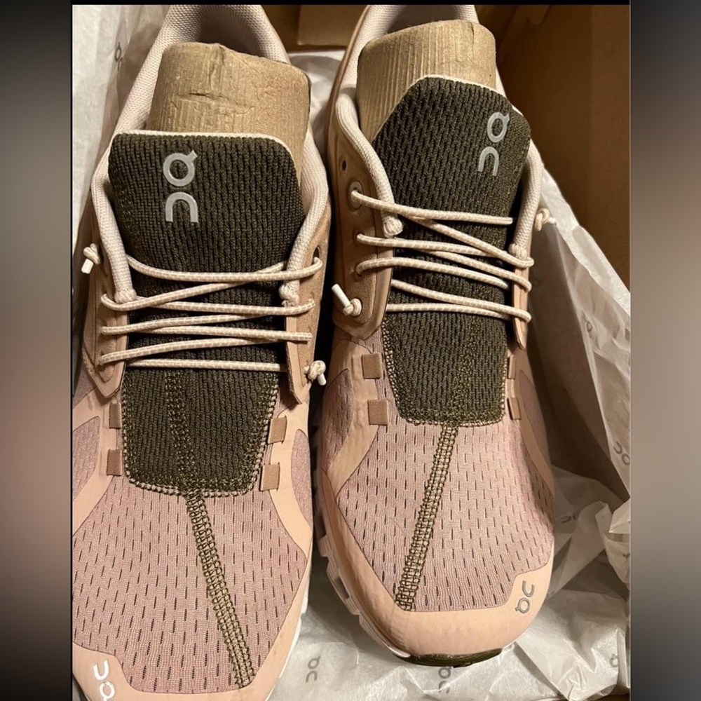 Size 10 On Cloud shoes.
